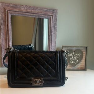 Chic Black Quilted Shoulder Bag